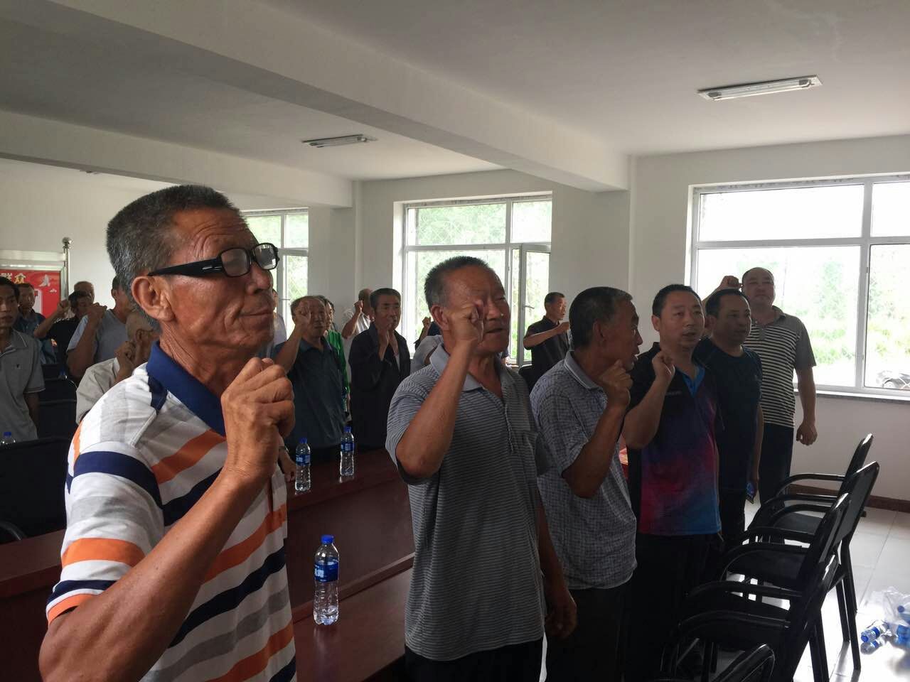 �л�����פ�ϵش��ƶ�����Ӳμ��ϵش嵳Ա���